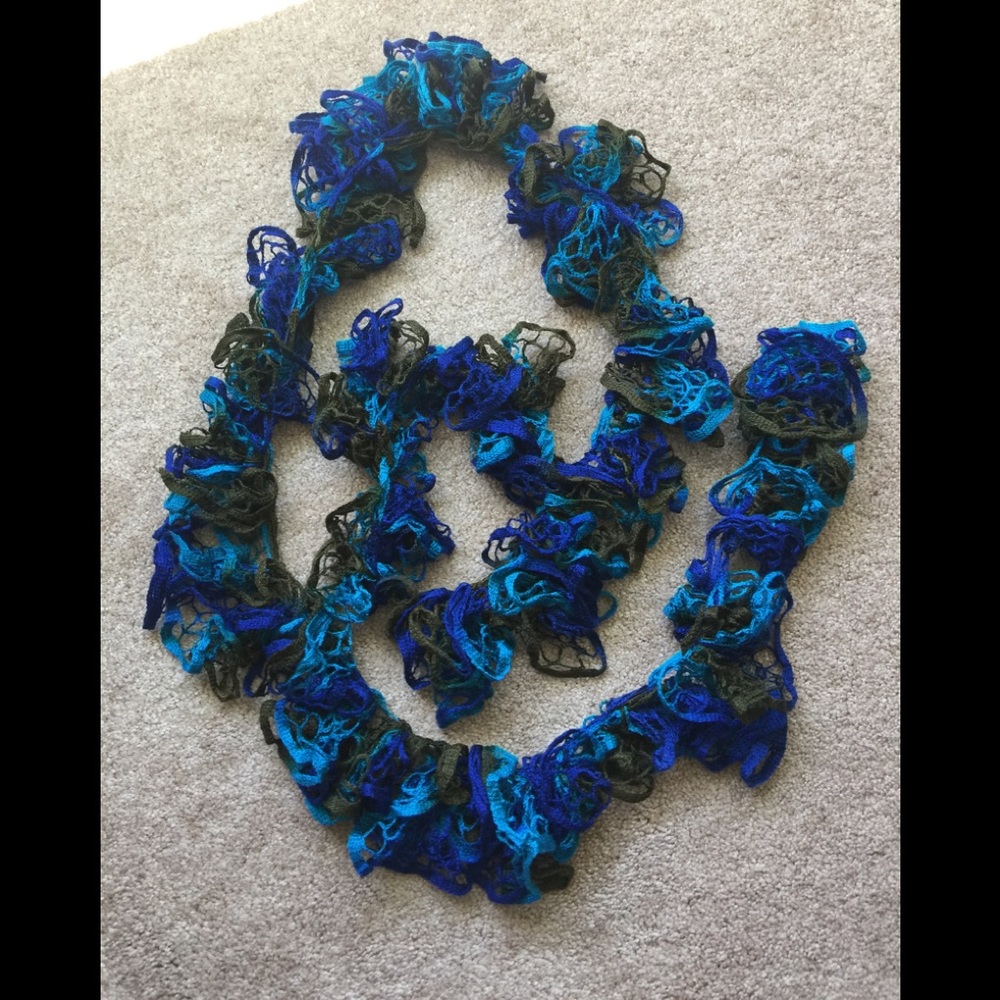 Scarfs - Picture 2 of 3